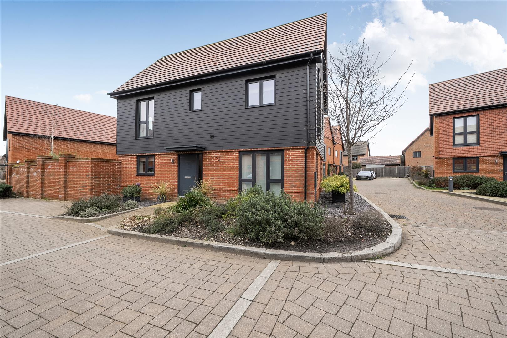 Westfield Place, Crowthorne, Berkshire, RG45 6QQ