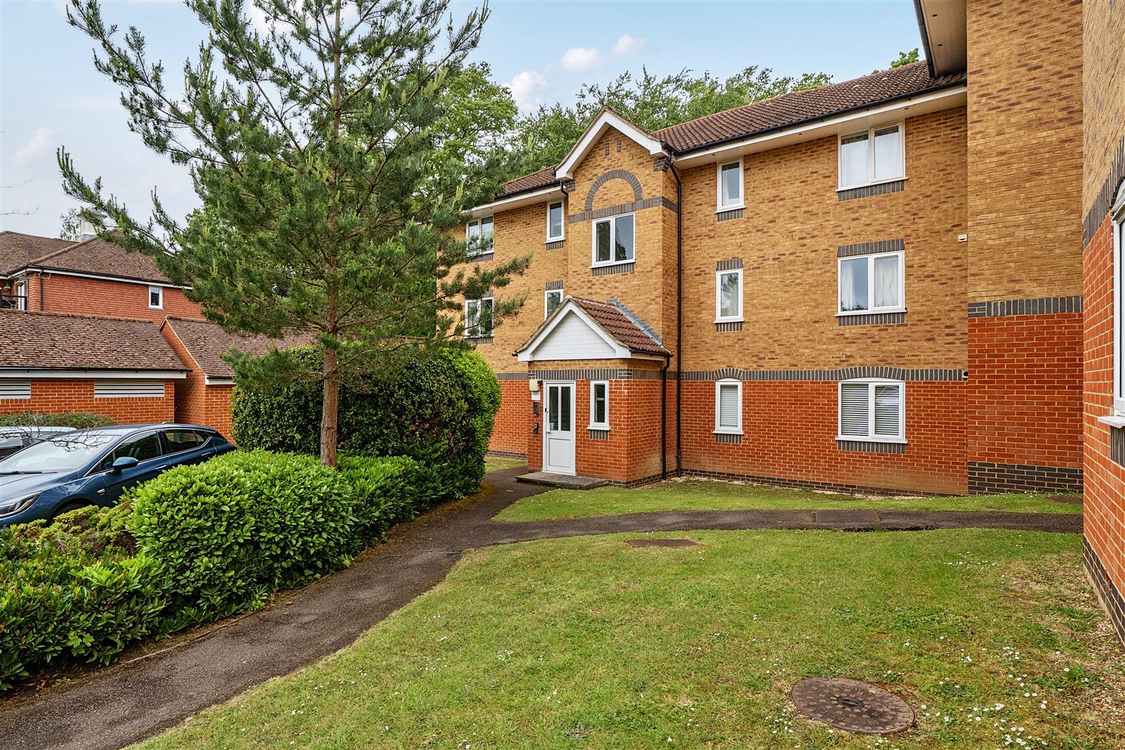 Masefield Gardens, Crowthorne, Berkshire, RG45 7QS