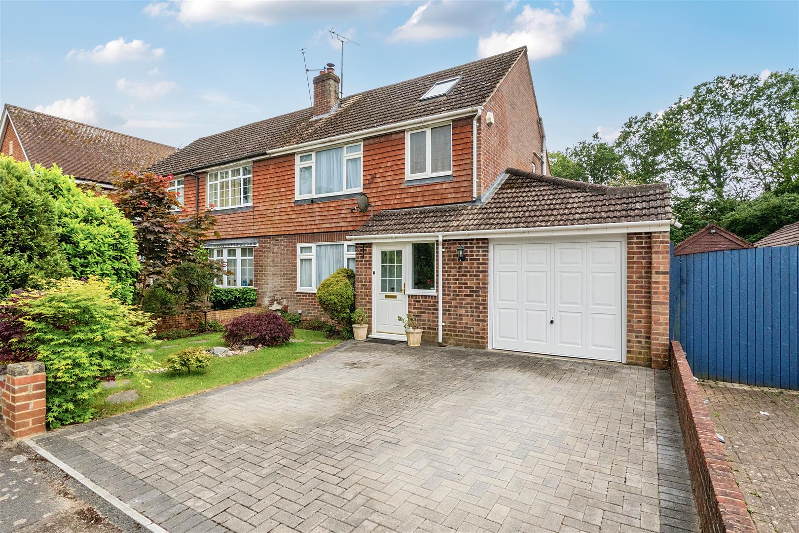 Hinton Drive Crowthorne, Berkshire, RG45 6JY