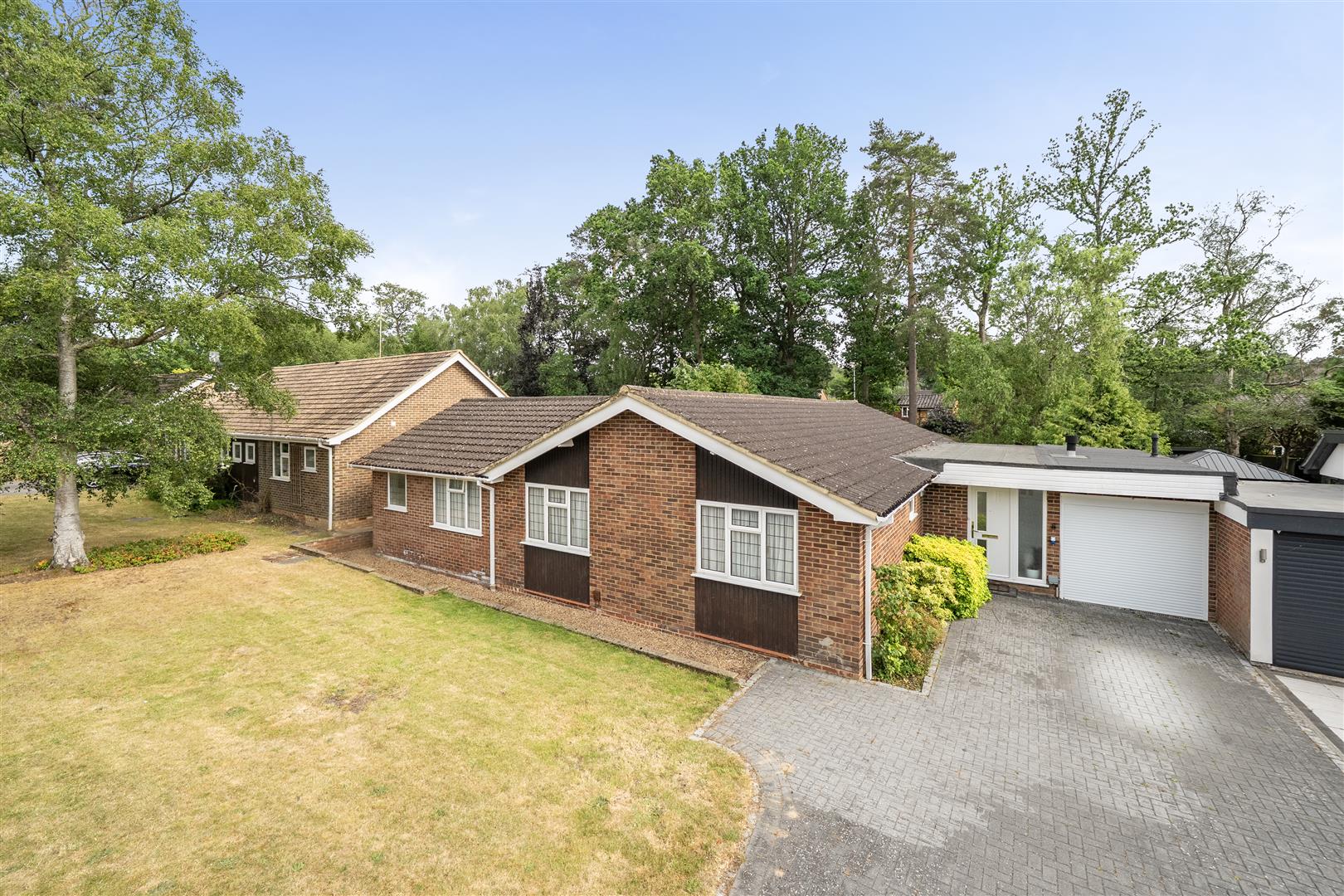 Parkway, Crowthorne, Berkshire, RG45 6EN