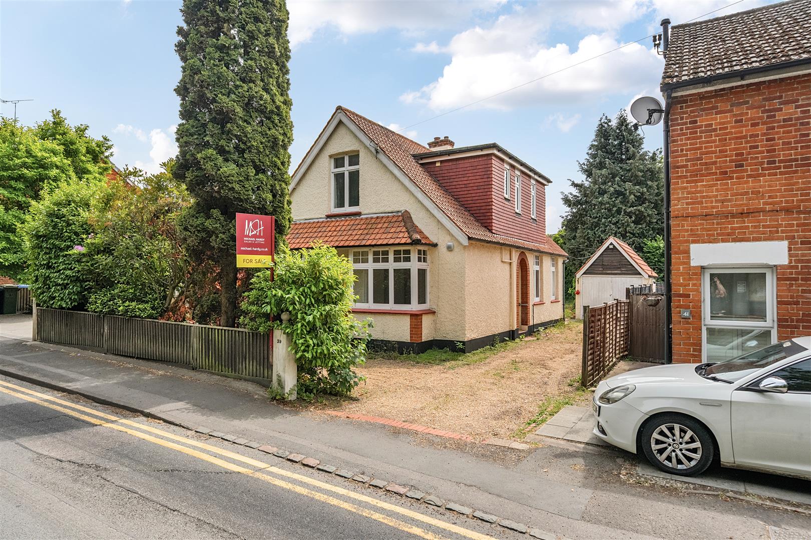 Dukes Ride, Crowthorne, Berkshire, RG45 6NE