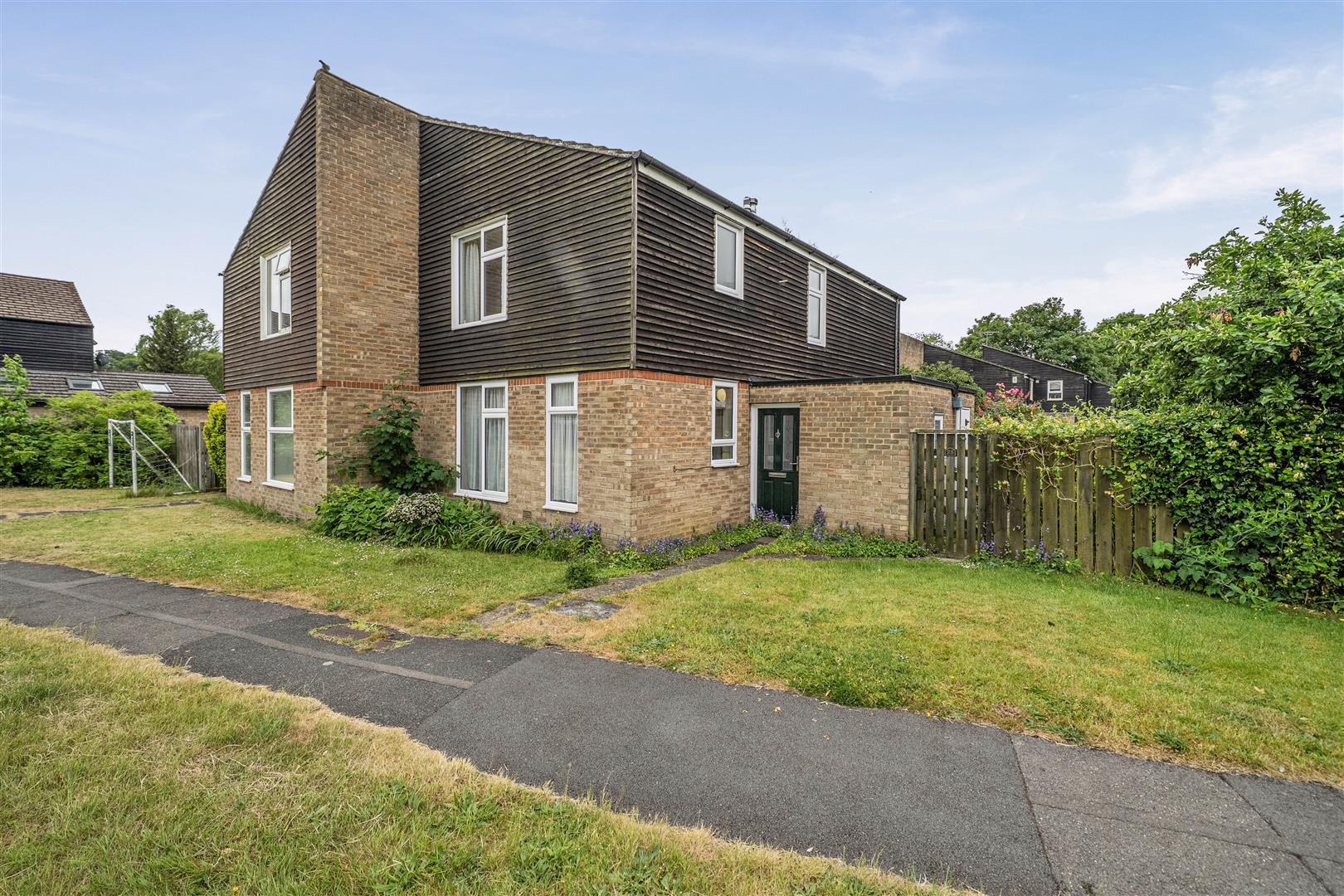 Lauradale Bracknell, Berkshire, RG12 7DT