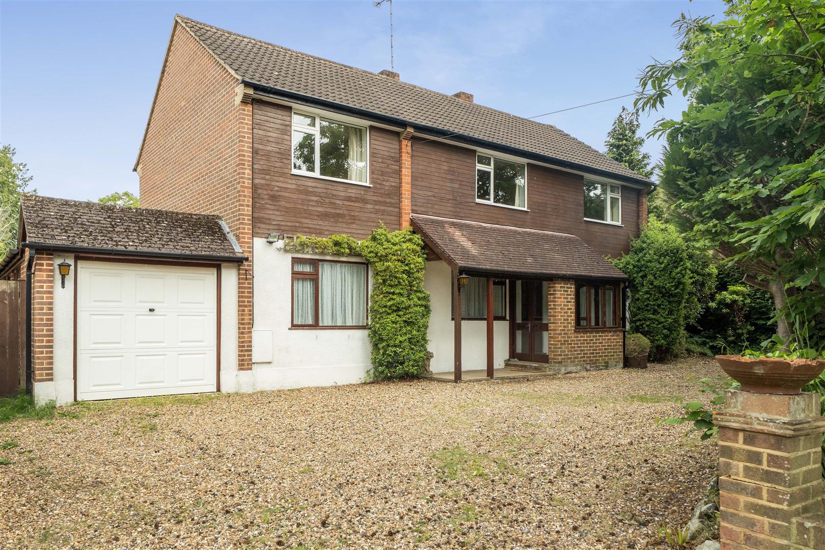 New Wokingham Road, Crowthorne, Berkshire, RG45 7NR