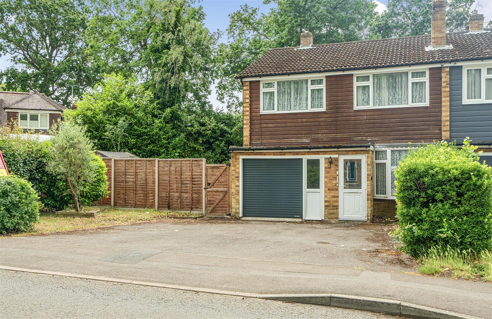 Hatch Ride, Crowthorne, Berkshire, RG45 6LF