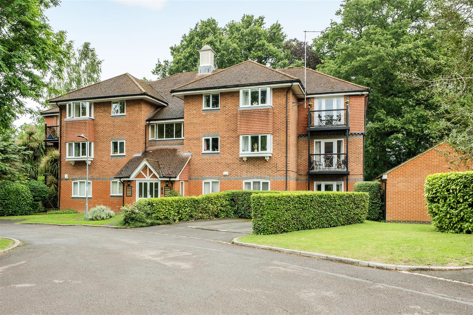 Masefield Gardens, Crowthorne, Berkshire, RG45 7QS
