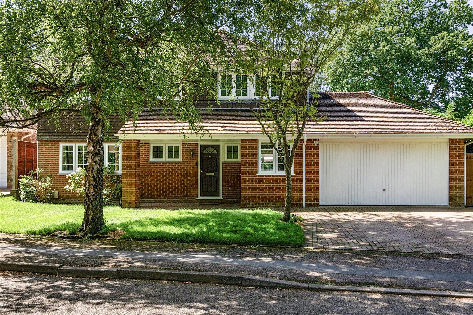 Alcot Close, Crowthorne, Berkshire, RG45 7NE