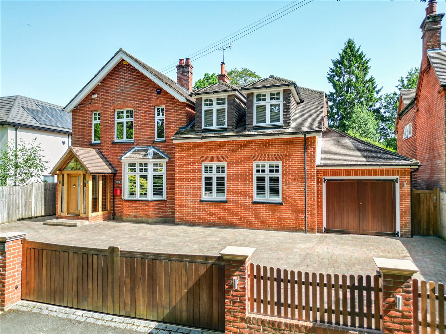 Oaklands Lane Crowthorne, Berkshire, RG45 6JU