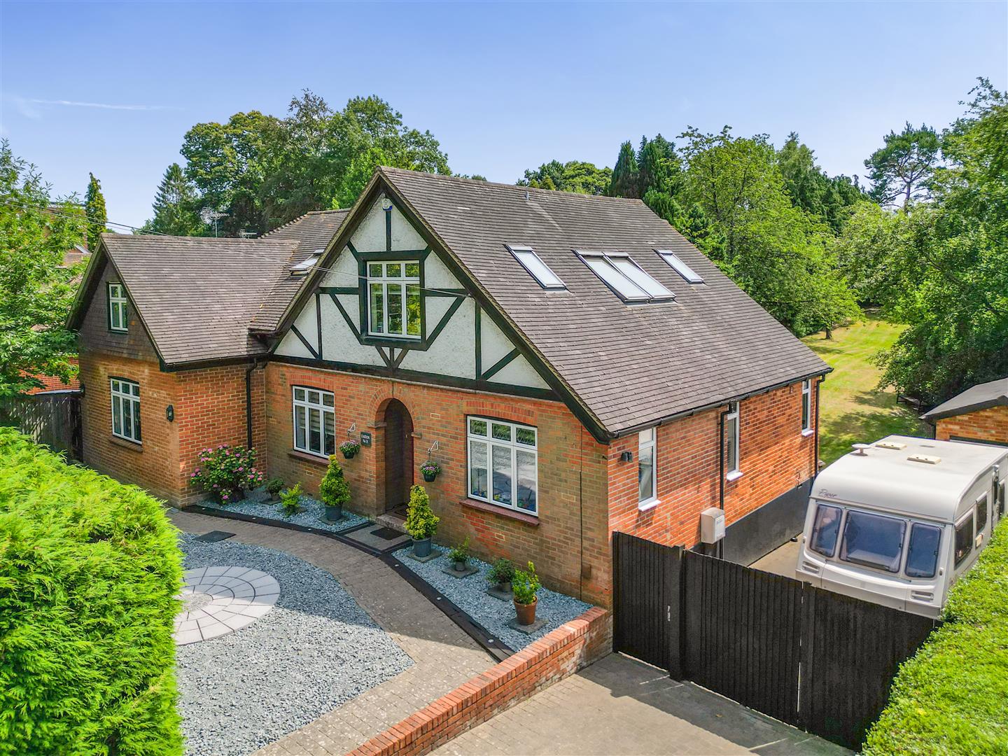 Addiscombe Road, Crowthorne, Berkshire, RG45 7JU