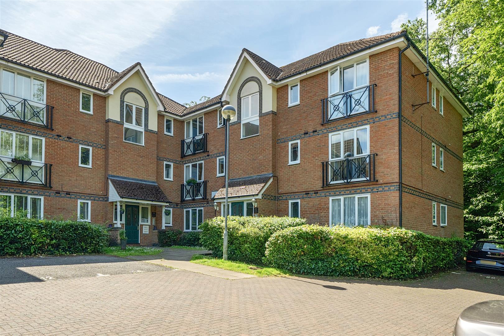 Shaw Park, Crowthorne, Berkshire, RG45 7QL
