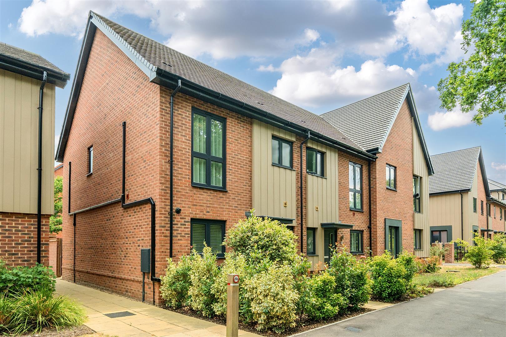 Paddock Way, Crowthorne, Berkshire, RG45 6UG