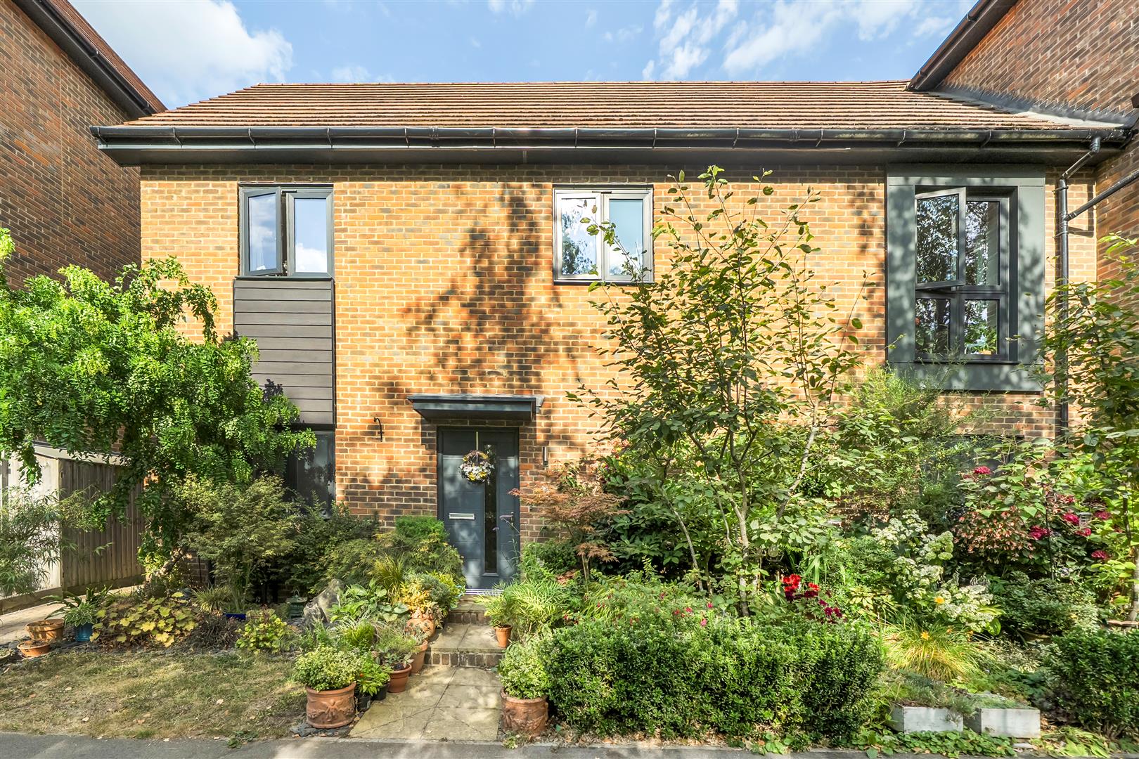 Stirling Close, Crowthorne, Berkshire, RG45 6JF