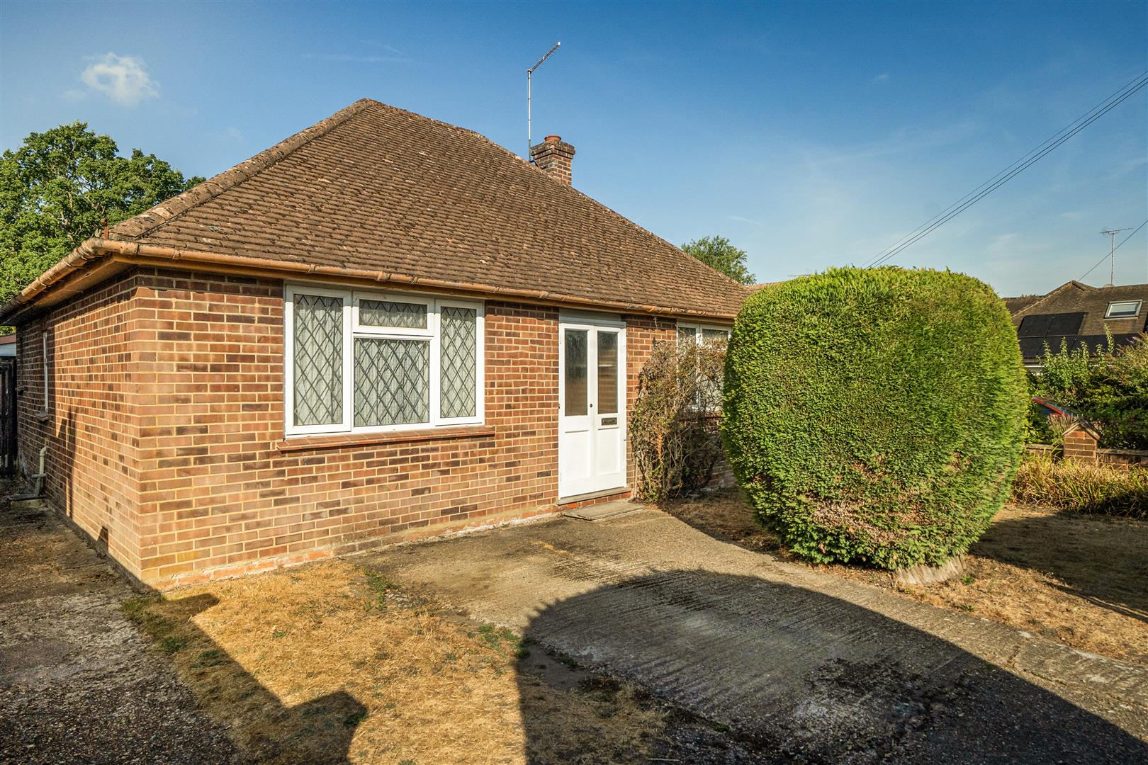 Pinewood Avenue, Crowthorne, Berkshire, RG45 6RS