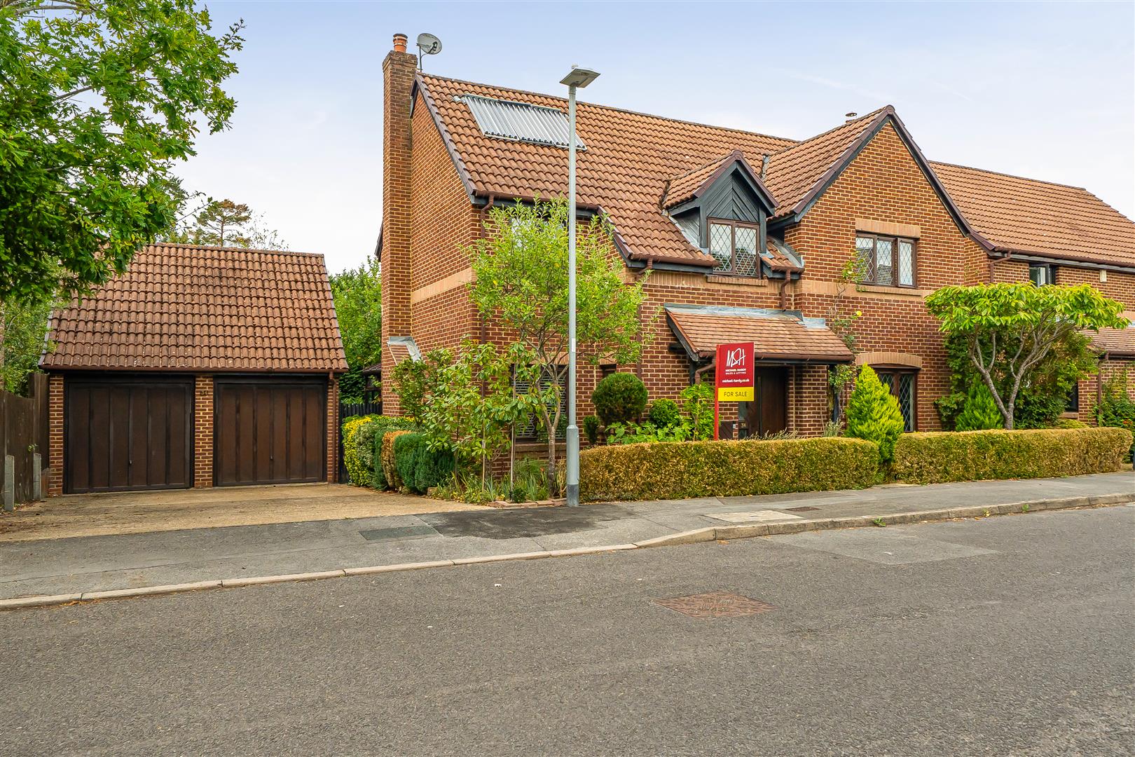 Merryman Drive, Crowthorne, Berkshire, RG45 6TW