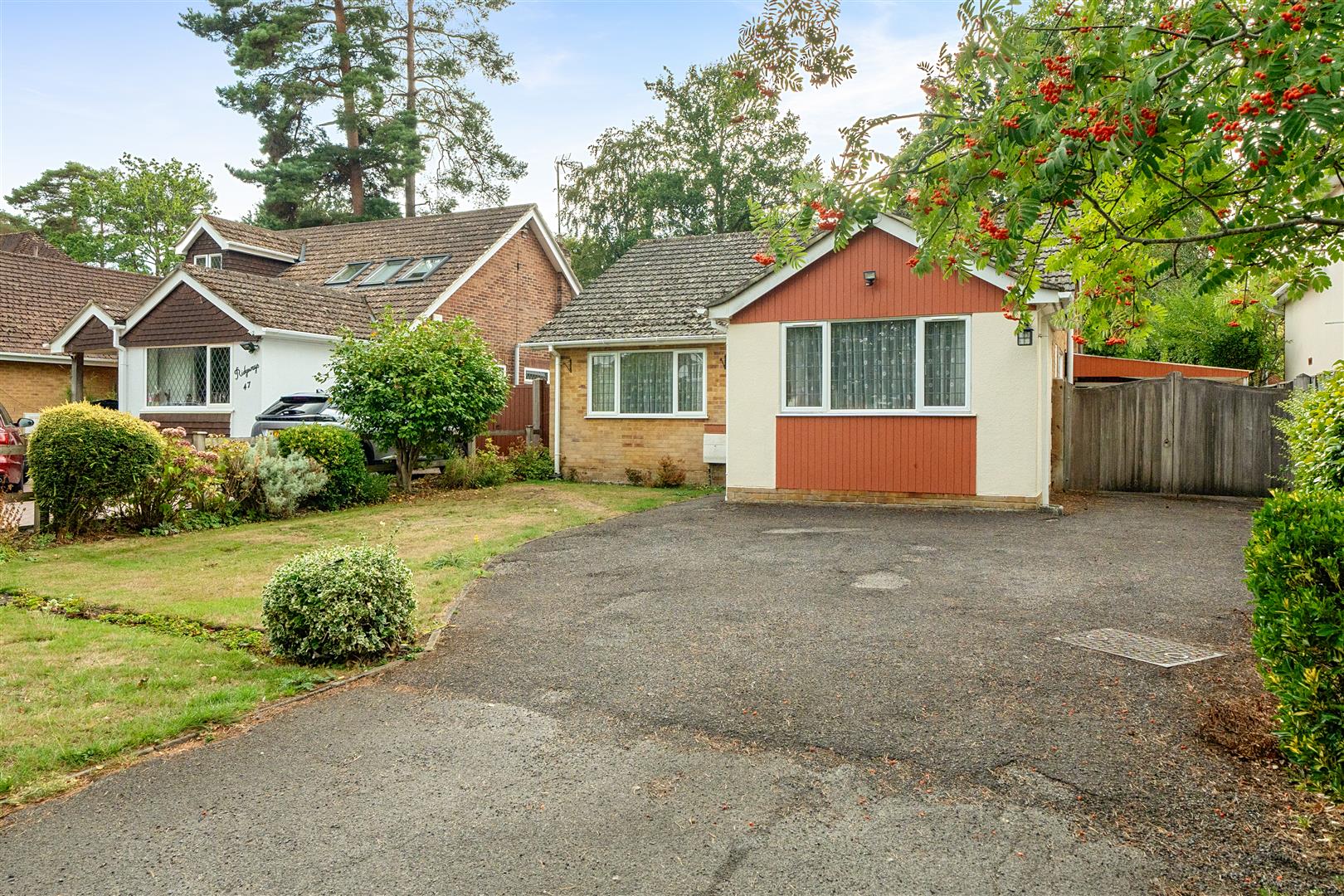 Wiltshire Avenue, Crowthorne, Berkshire, RG45 6NH