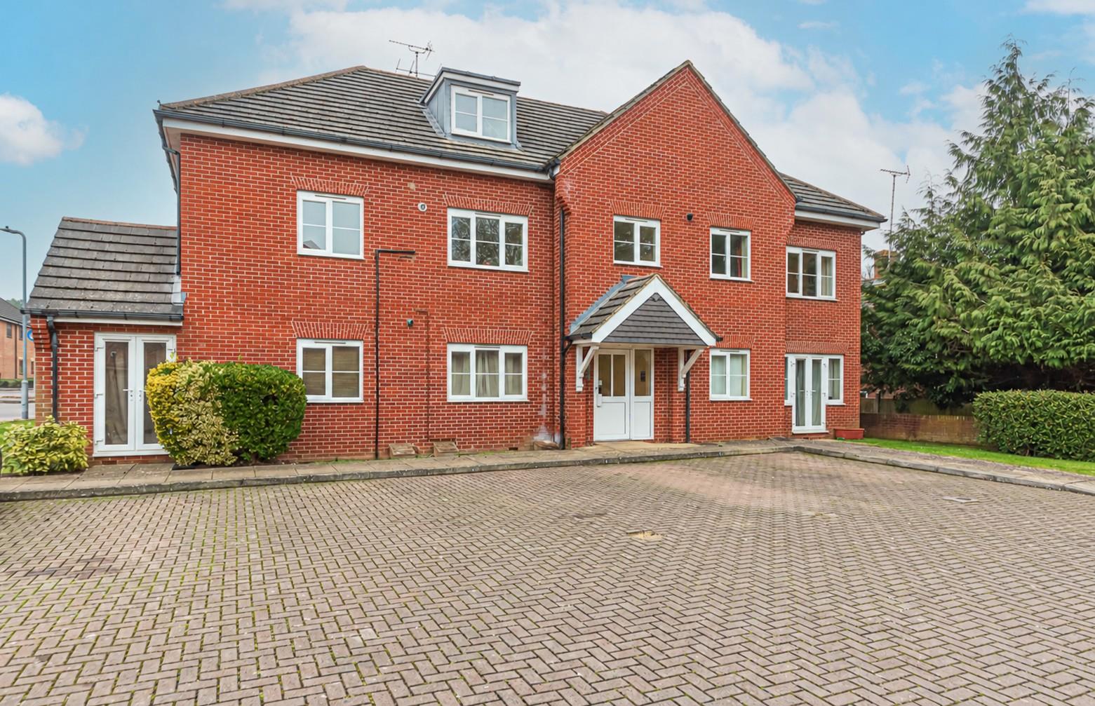 Francis Close. Crowthorne, Berkshire, RG45 6DF