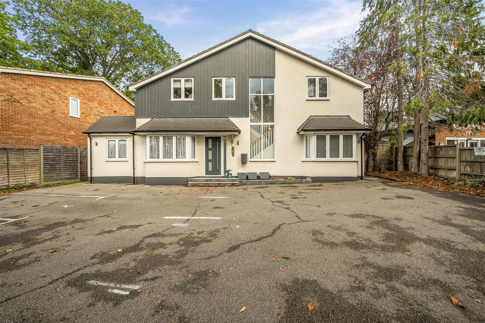 Pinewood Avenue, Crowthorne, Berkshire, RG45 6RQ