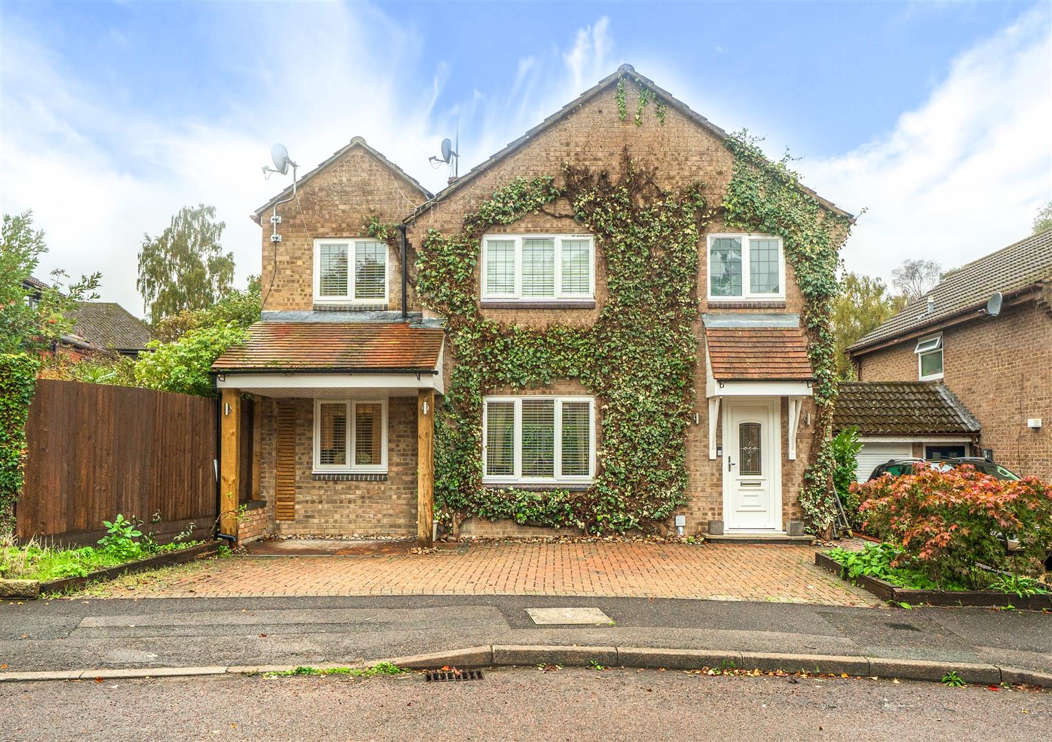 East Stratton Close, Bracknell, Berkshire, RG12 0XY